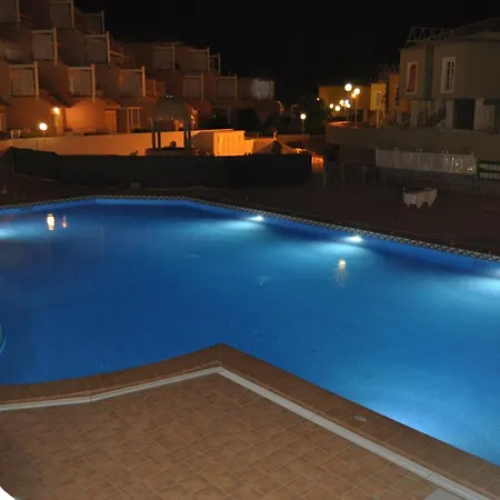 Zebra 3 Piscines * 아데제